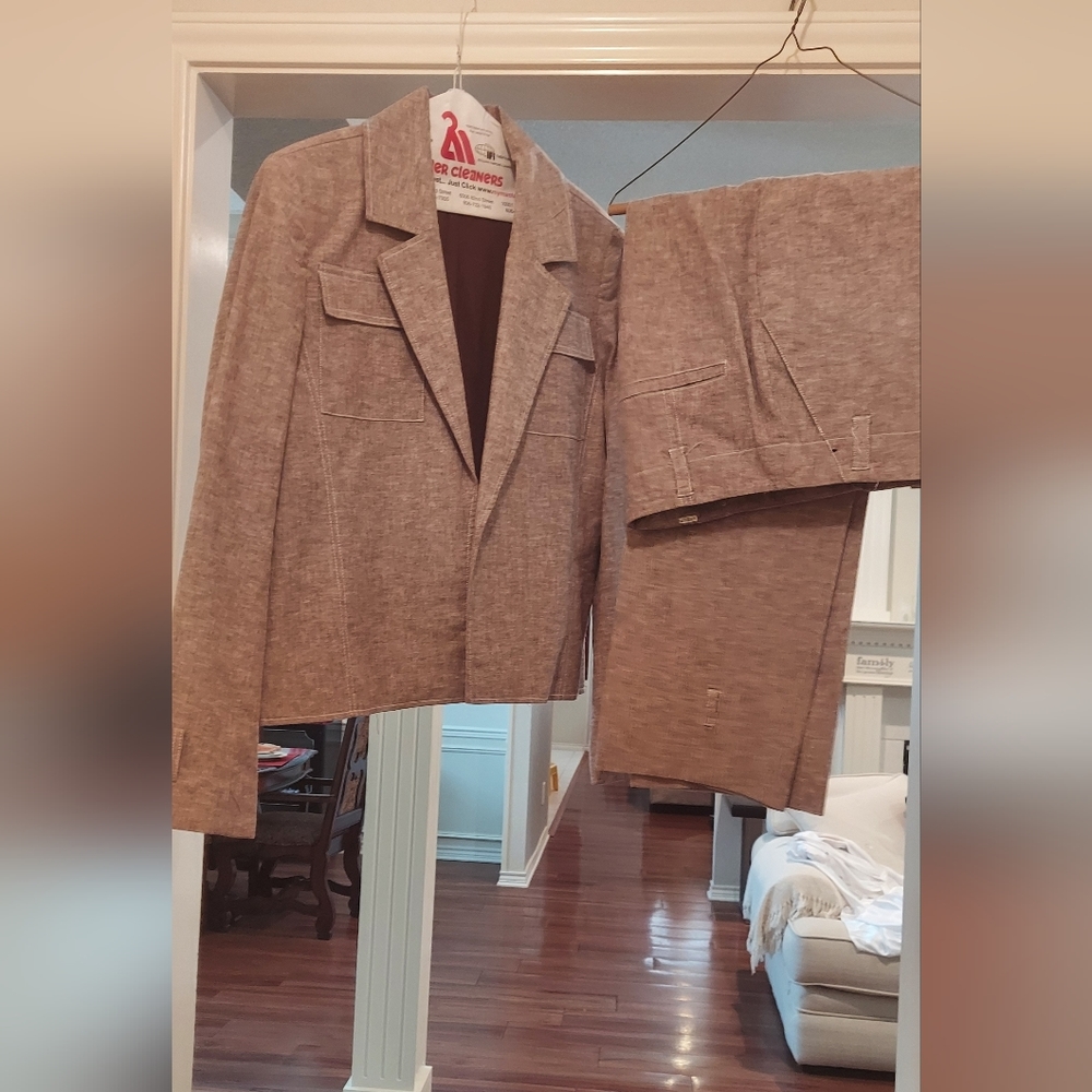 Pants suit
